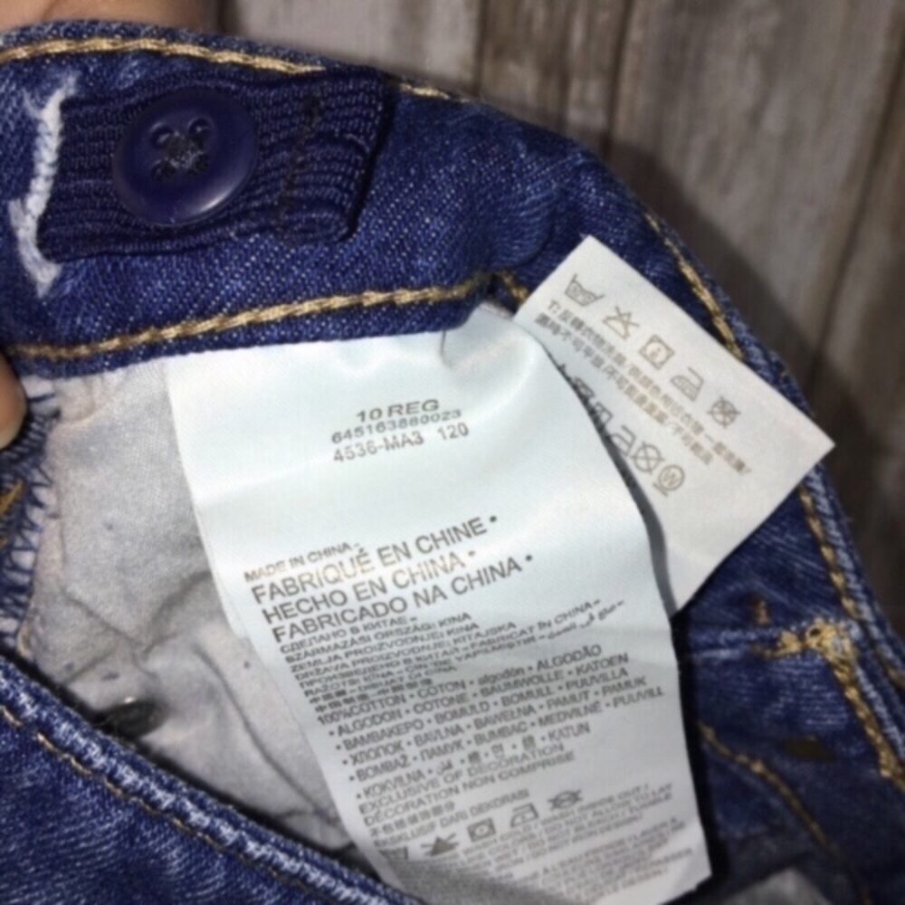 Kids Levi’s Girlfriend Shorty Shorts - Picture 7 of 7